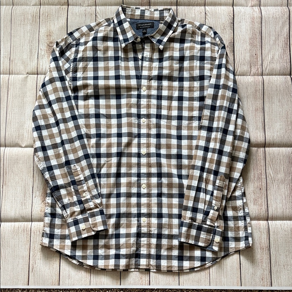 Banana Republic Men's Checkered Shirt - Navy Blue, White, Tan